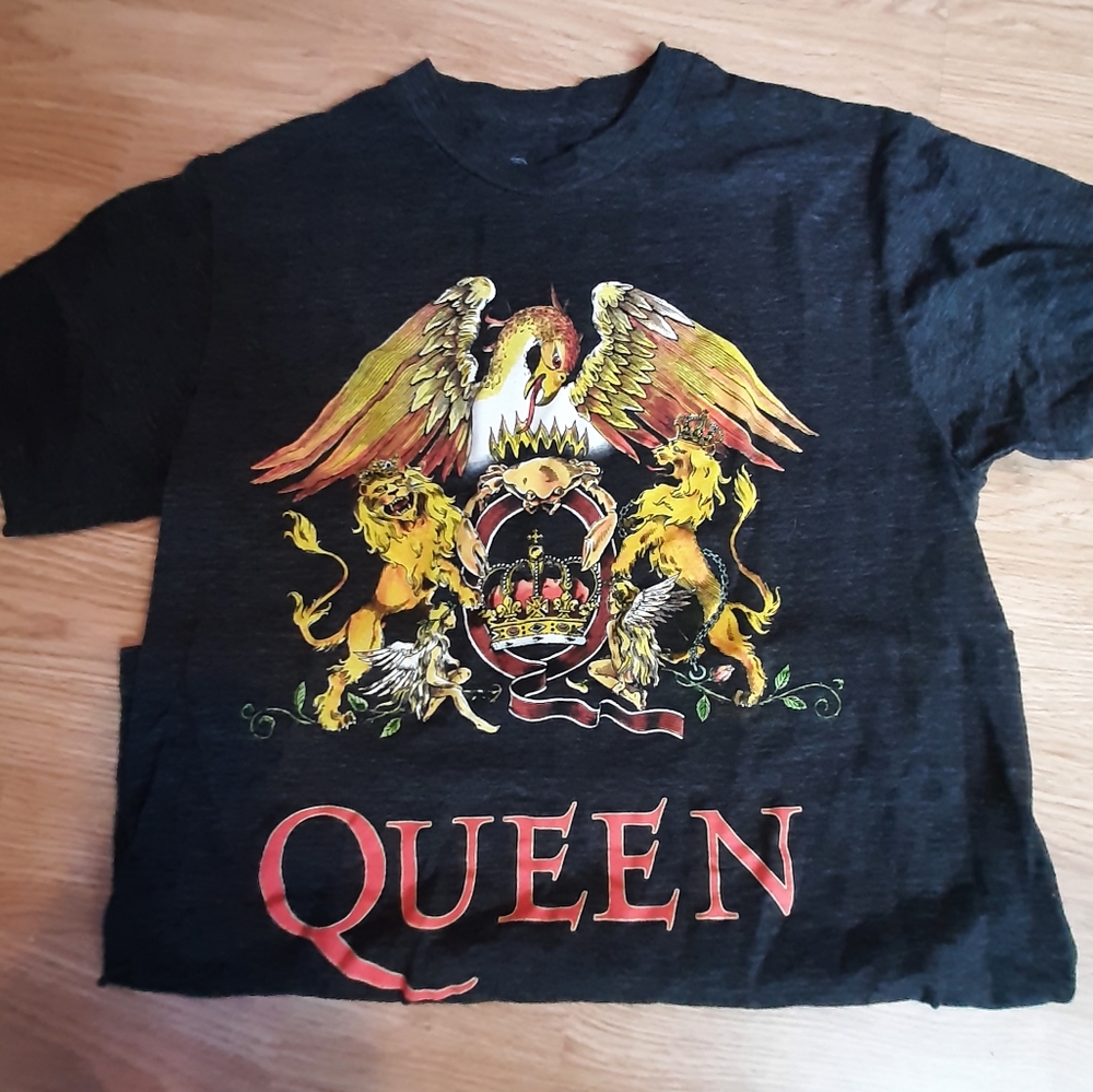Queen graphic tee DISCOUNTED SHIPPING